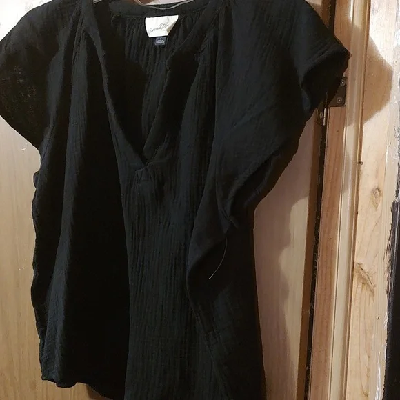 Black top - Picture 2 of 2